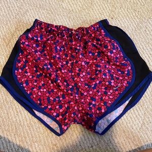 NWOT Patterned women’s Nike running shorts!
